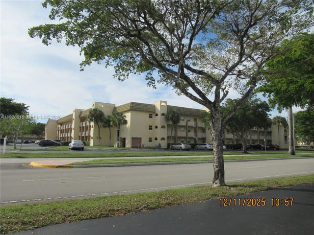 8285 Sunrise Lakes Boulevard 208, Sunrise, FL 33322