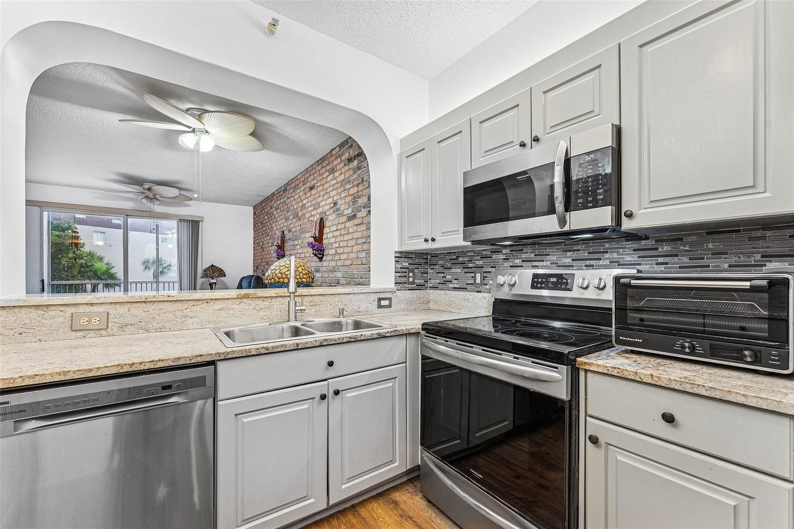 7647 Southampton Terrace 314 — photo 2
