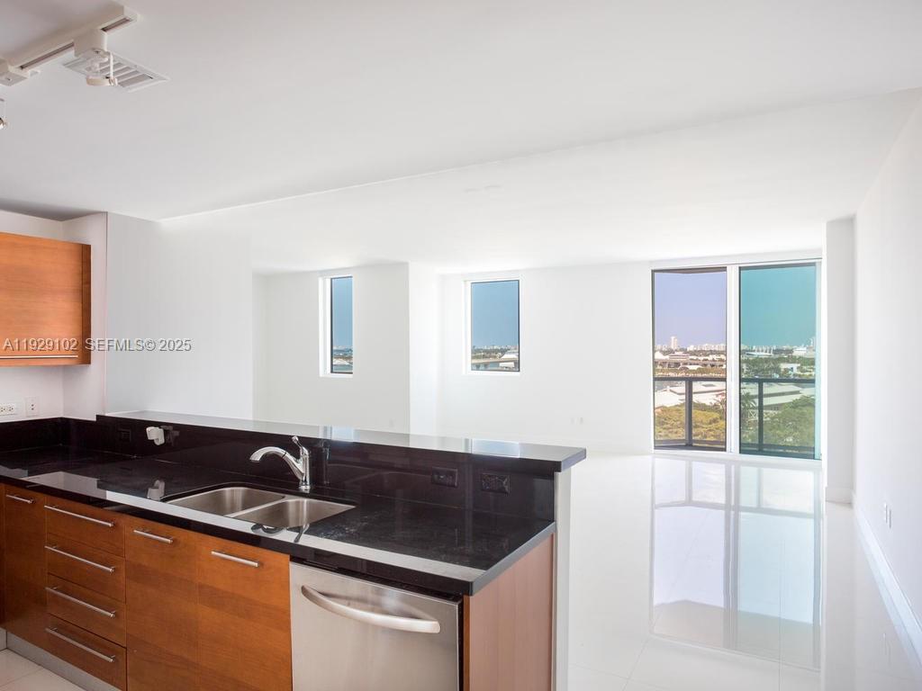 244 Biscayne Boulevard 2402, Miami, FL 33132, Miami