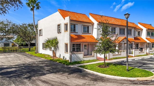 9521 NW 42nd Street, sold in Welleby Unit Seven, Sunrise, FL