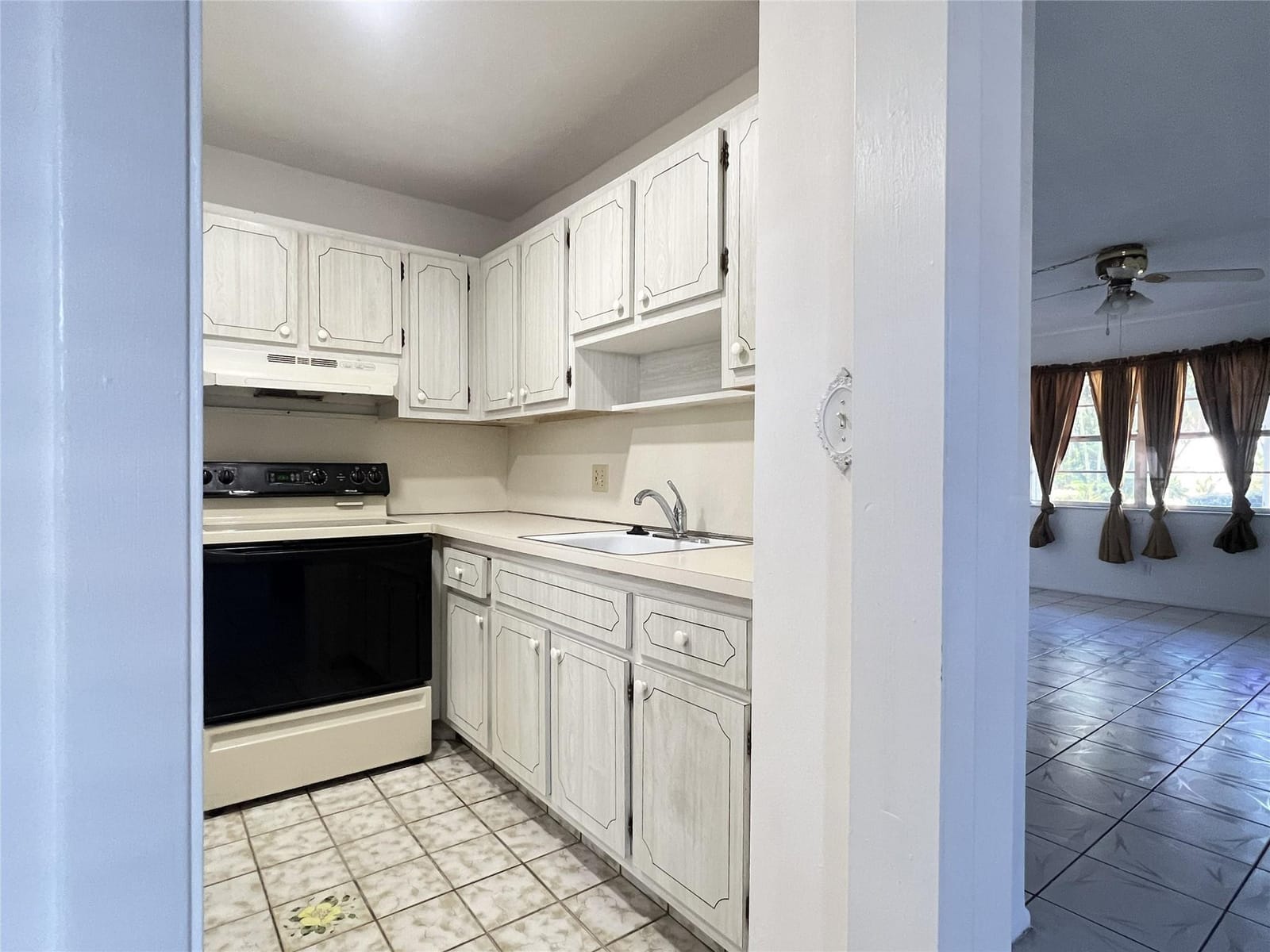 1281 NW 43rd Avenue 106, Lauderhill, FL 33313 photo 2