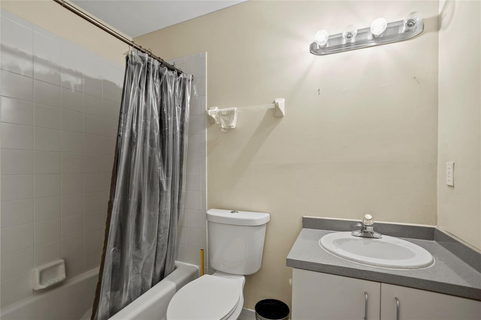 140 Royal Palm Court — photo 10