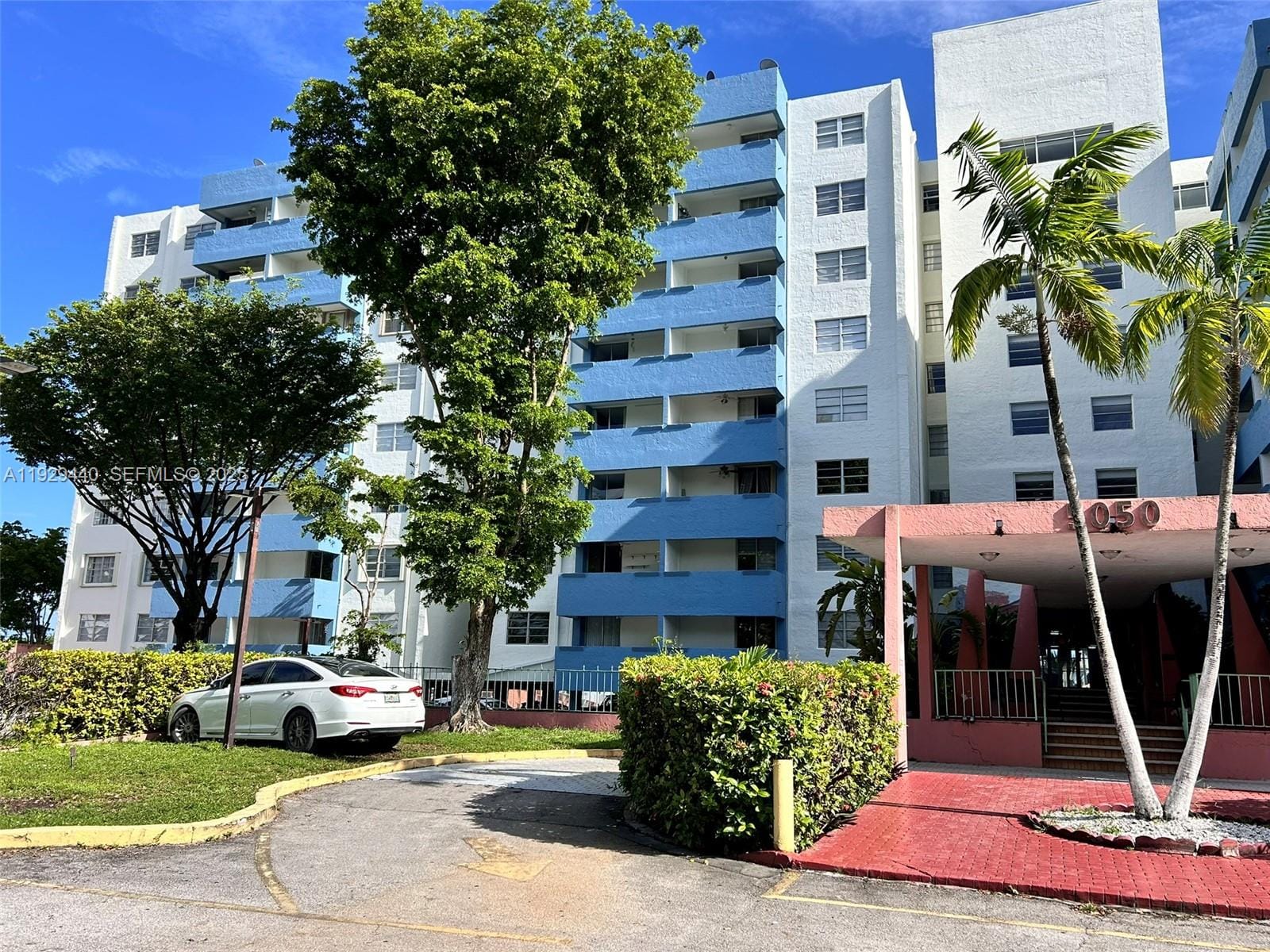 5050 NW 7th Street 401, Miami, FL 33126 photo 2