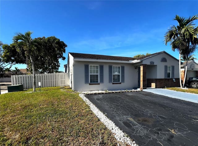 14731 N Beckley Square, Davie, FL 33325