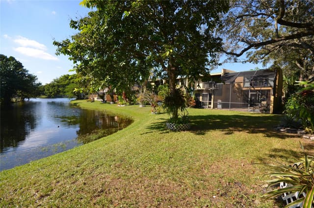 761 E Coco Plum Circle 1, Plantation, FL 33324