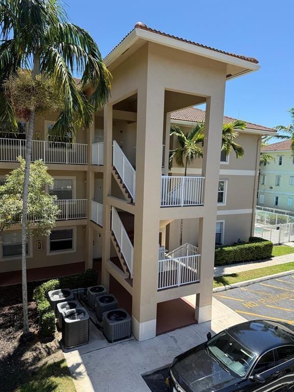 2941 Riverside Drive 303 — photo 4