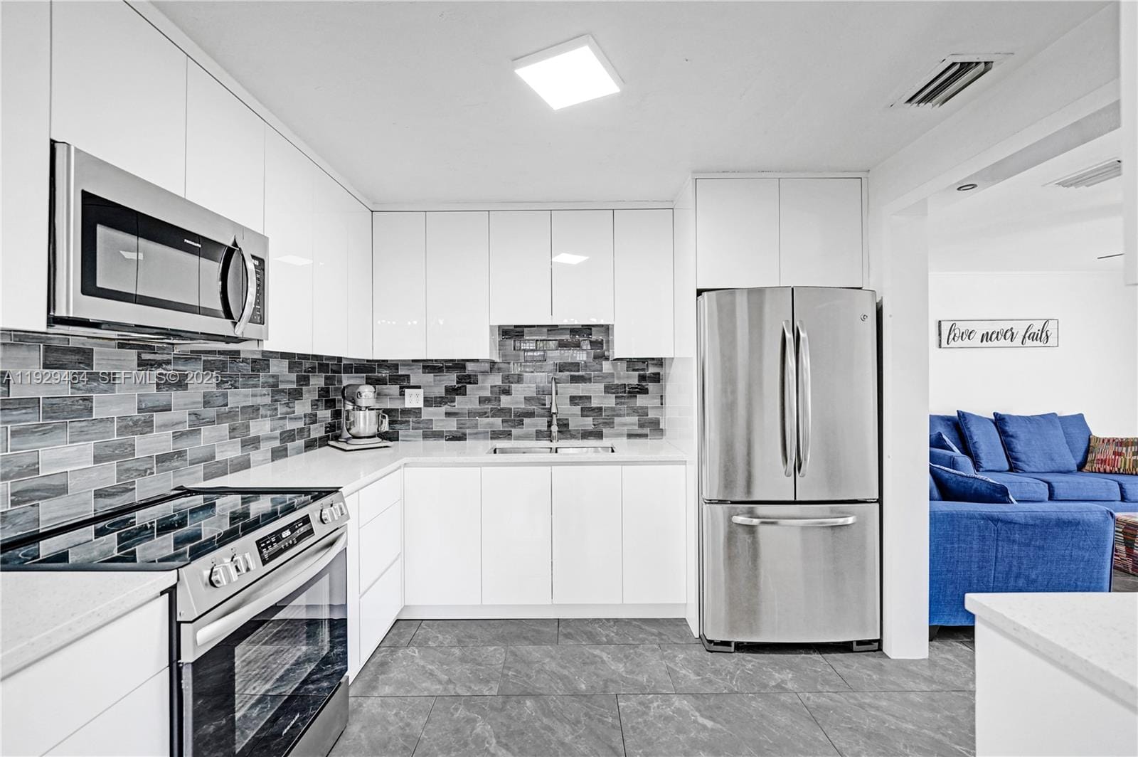 1631 NE 32nd Street, Pompano Beach, FL 33064 photo 8