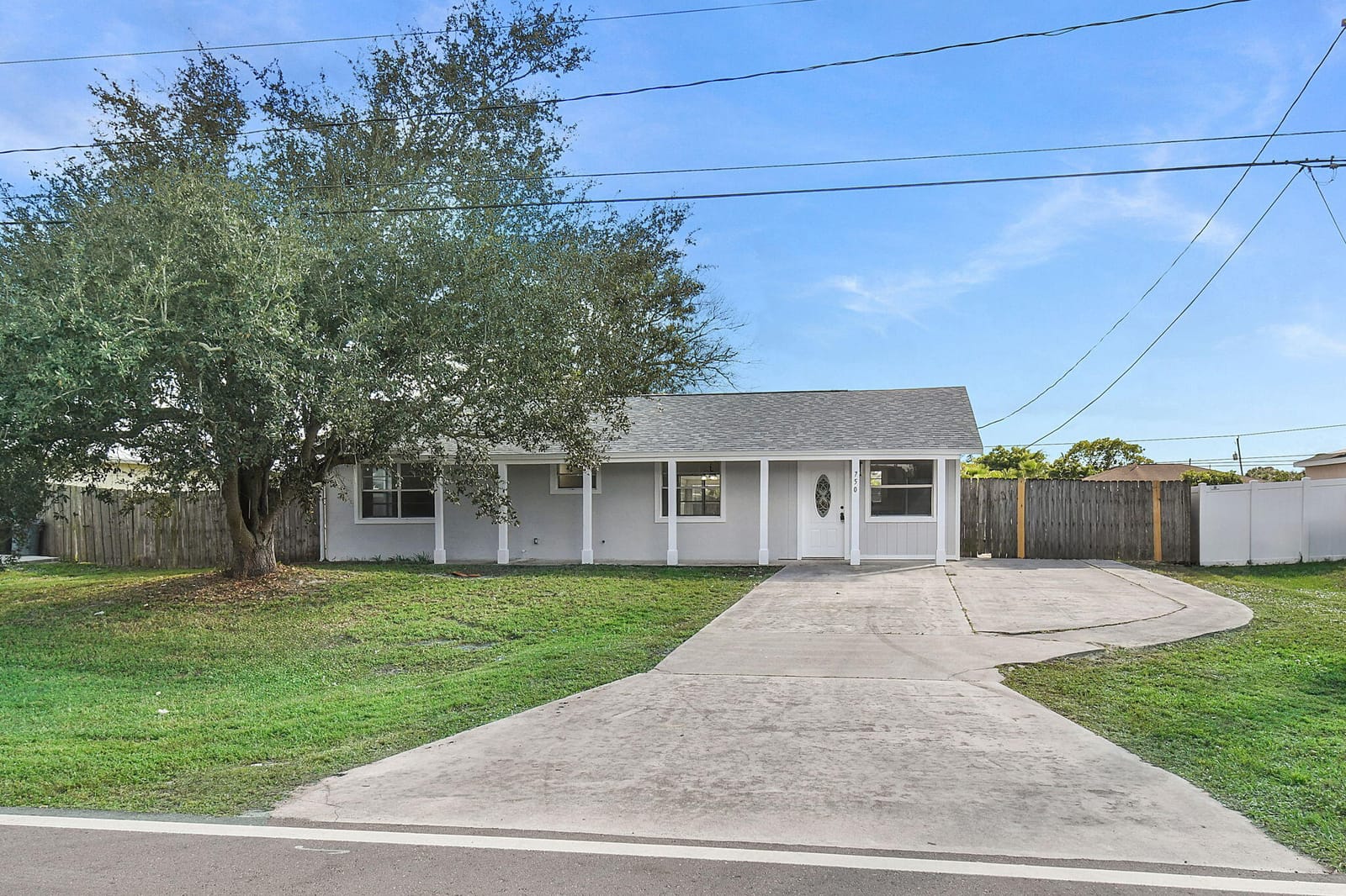750 SW Lakehurst Drive — photo 2