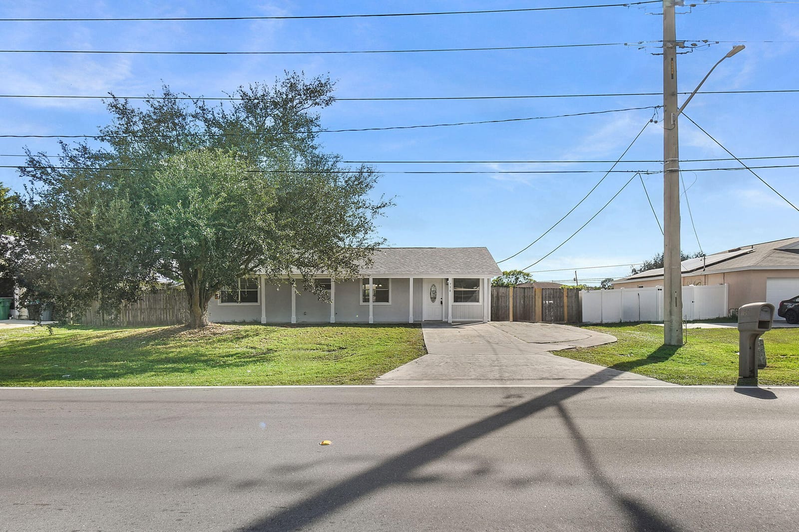 750 SW Lakehurst Drive — photo 3
