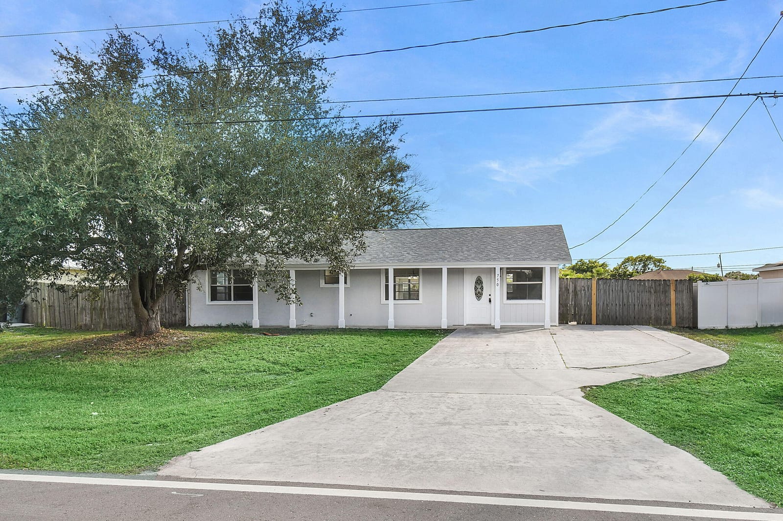 750 SW Lakehurst Drive — photo 4