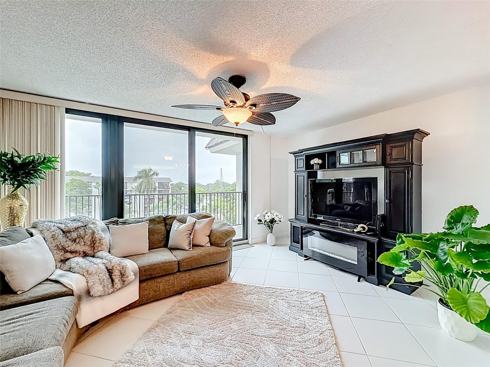 1101 River Reach Drive 502 — photo 4