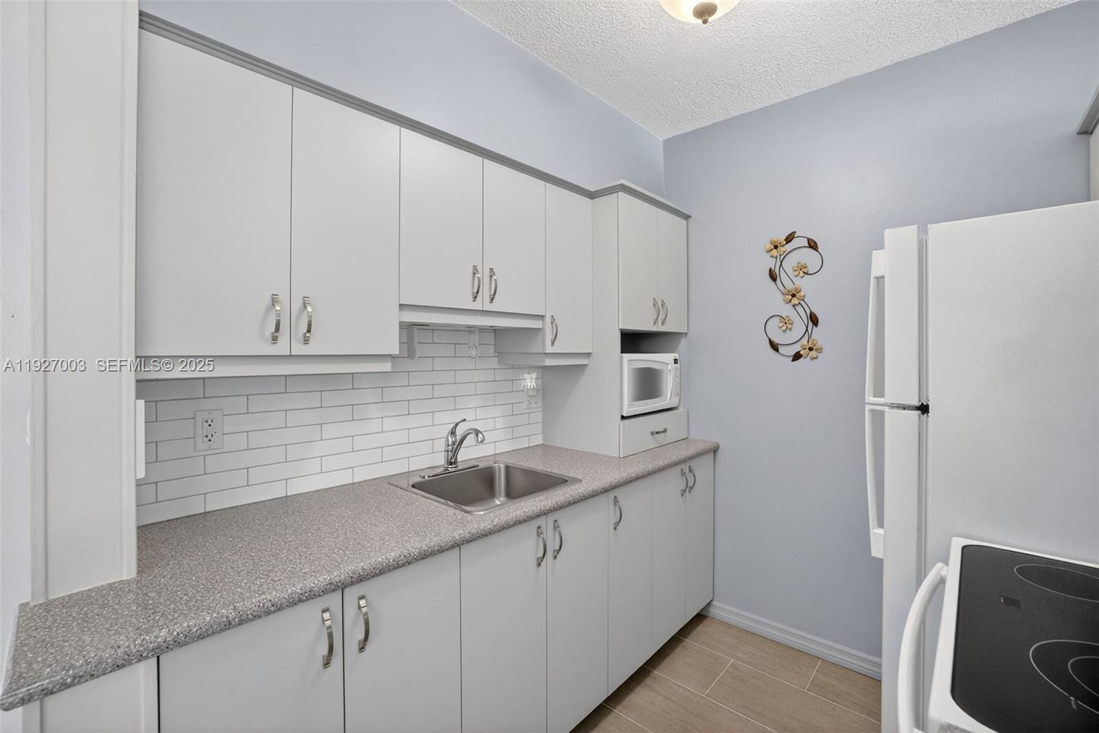 800 SW 10th Terrace 11T — photo 9