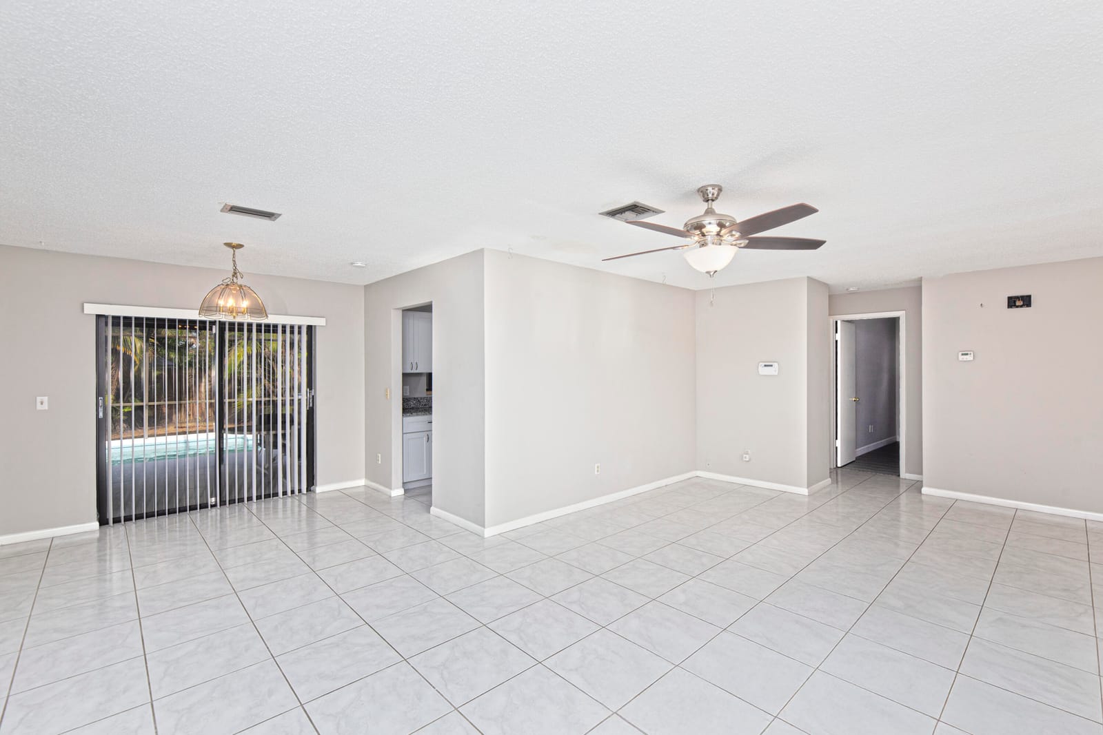 183 SW Airview Avenue — photo 9