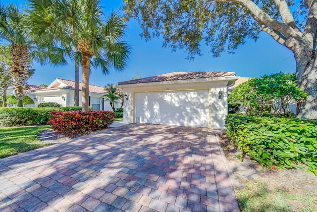 8199 Saint Johns Court, sold in Villagewalk Of Wellington 3, Wellington, FL