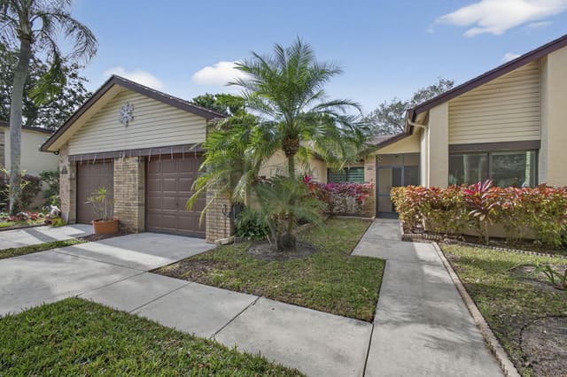 160 Ramblewood Circle, sold in Village Walk, Royal Palm Beach, FL