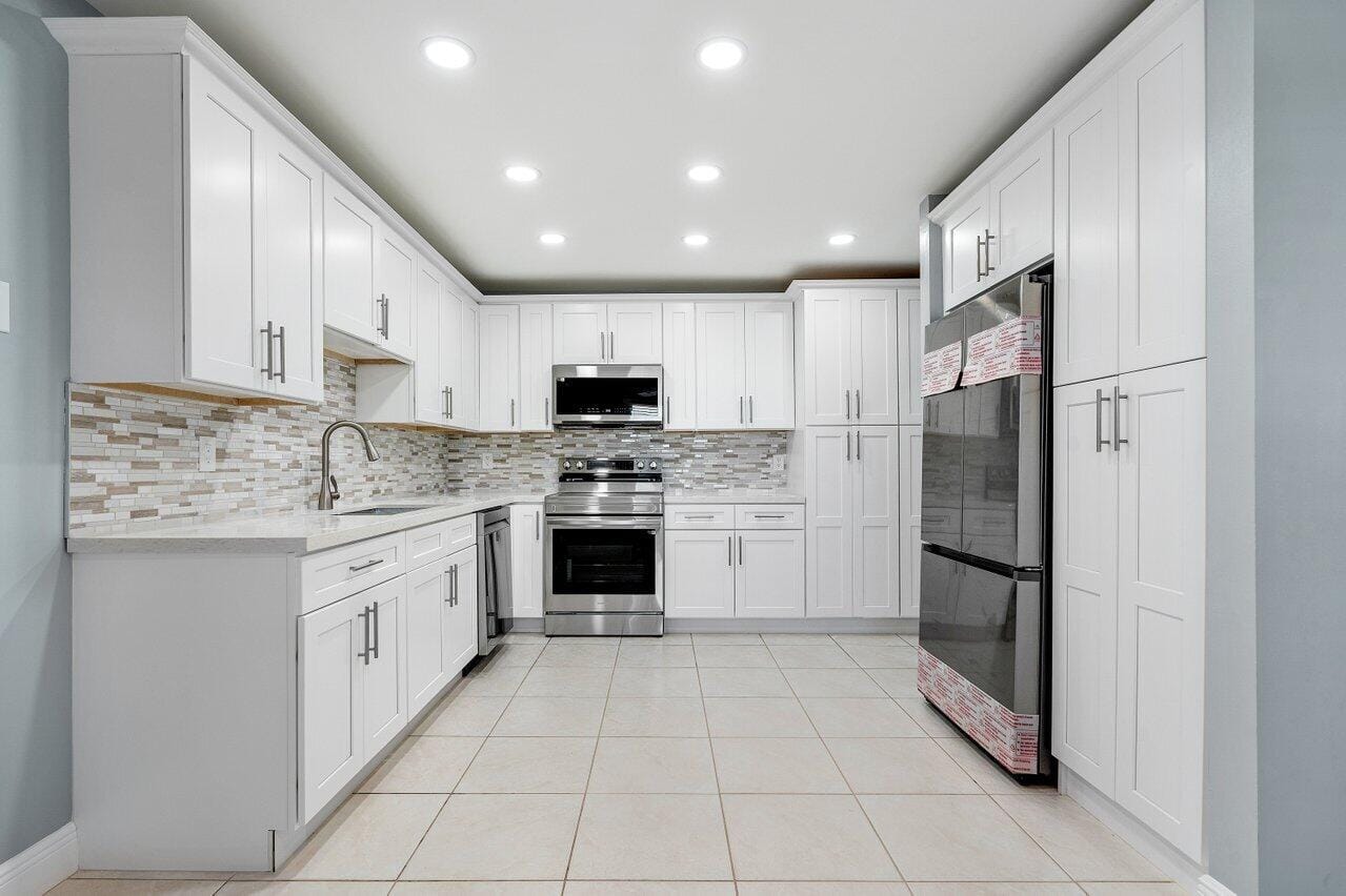 1740 NW 19th Terrace 204 — photo 3