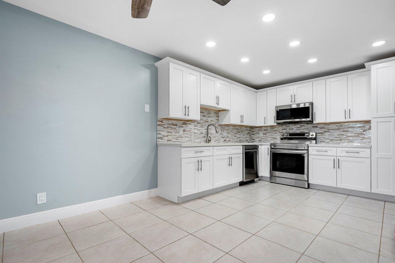 1740 NW 19th Terrace 204 — photo 4