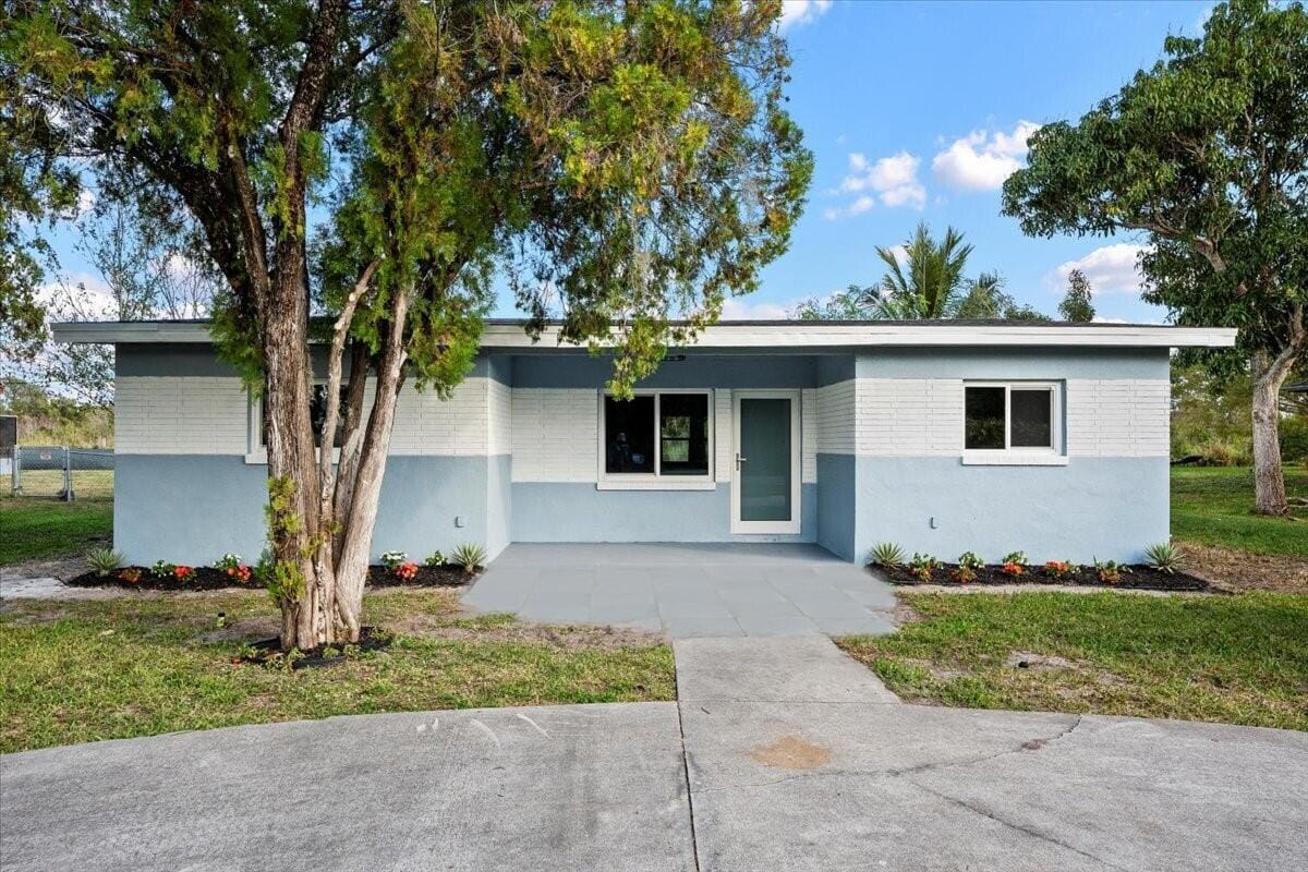 4610 Sunset Boulevard, Fort Pierce, FL 34982