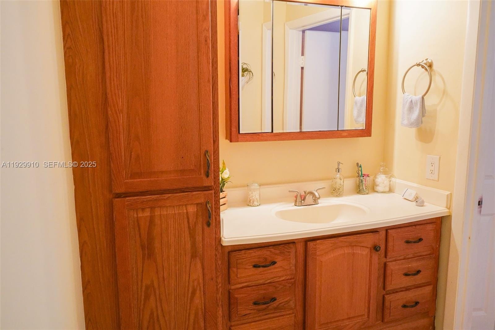 19907 NW 67th Court, Hialeah, FL 33015 photo 27