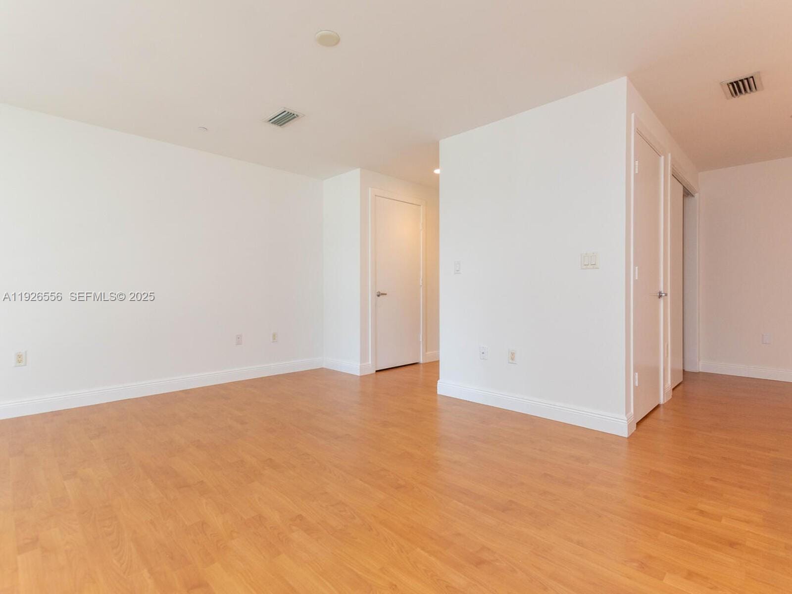 1050 Brickell Avenue 606, Miami, FL 33131 photo 15