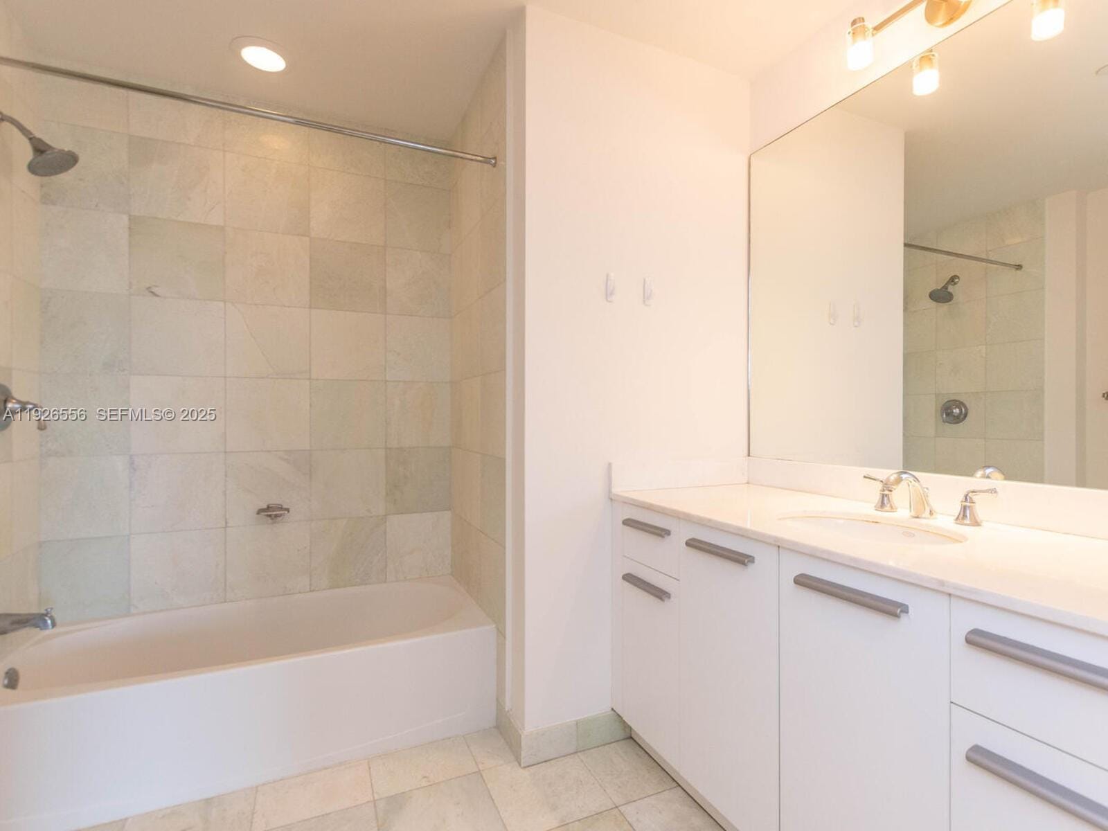 1050 Brickell Avenue 606, Miami, FL 33131 photo 18