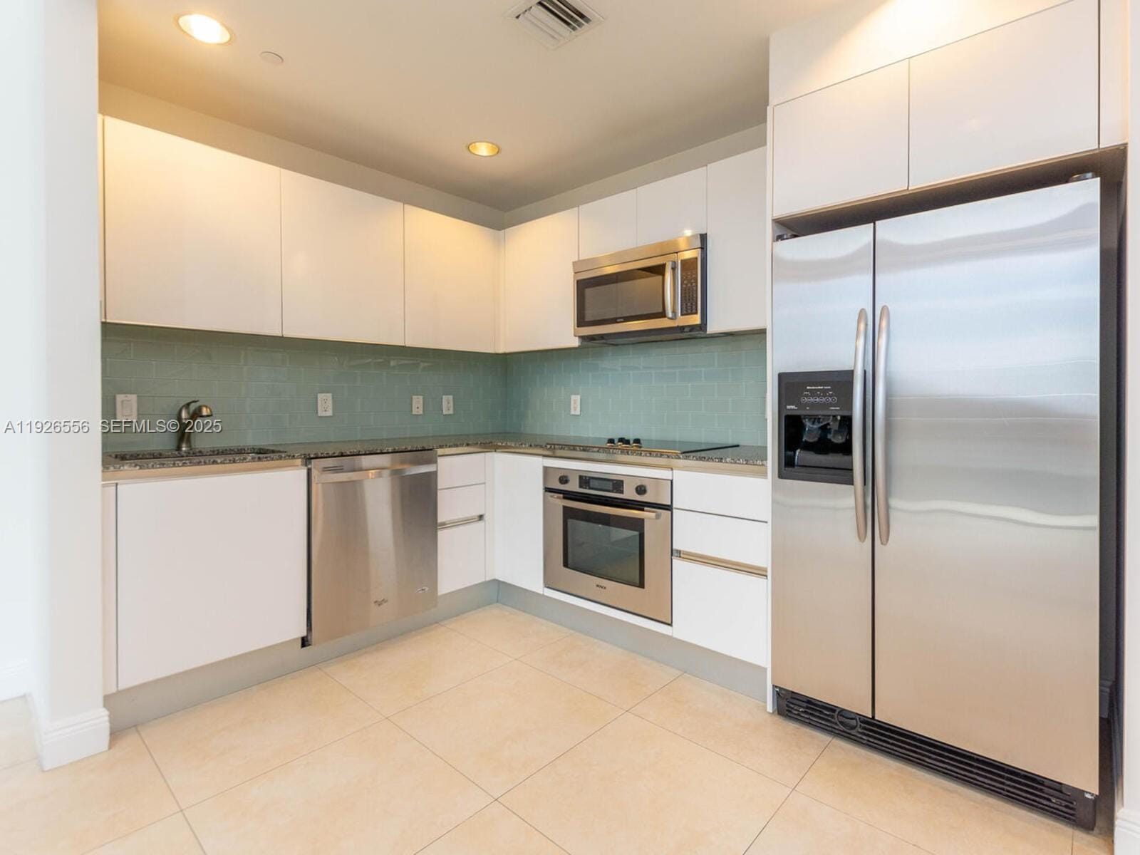 1050 Brickell Avenue 606 — photo 3