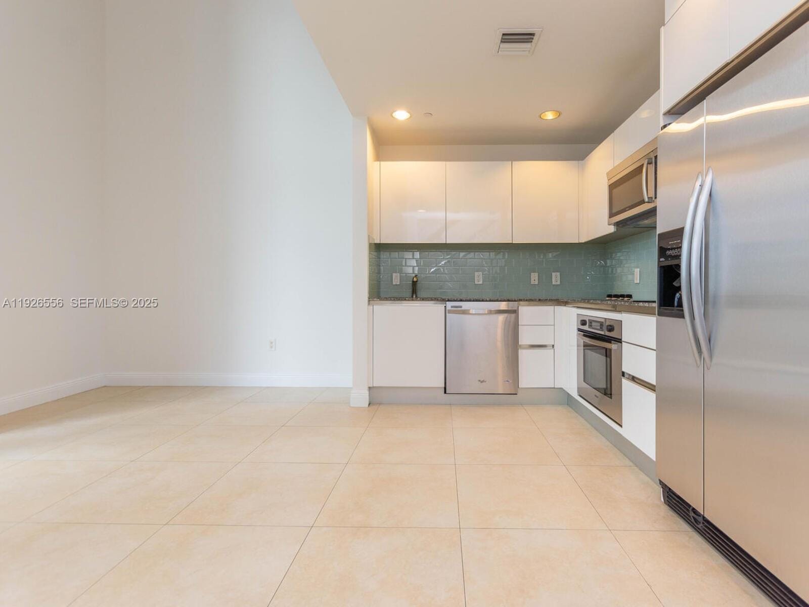 1050 Brickell Avenue 606 — photo 5