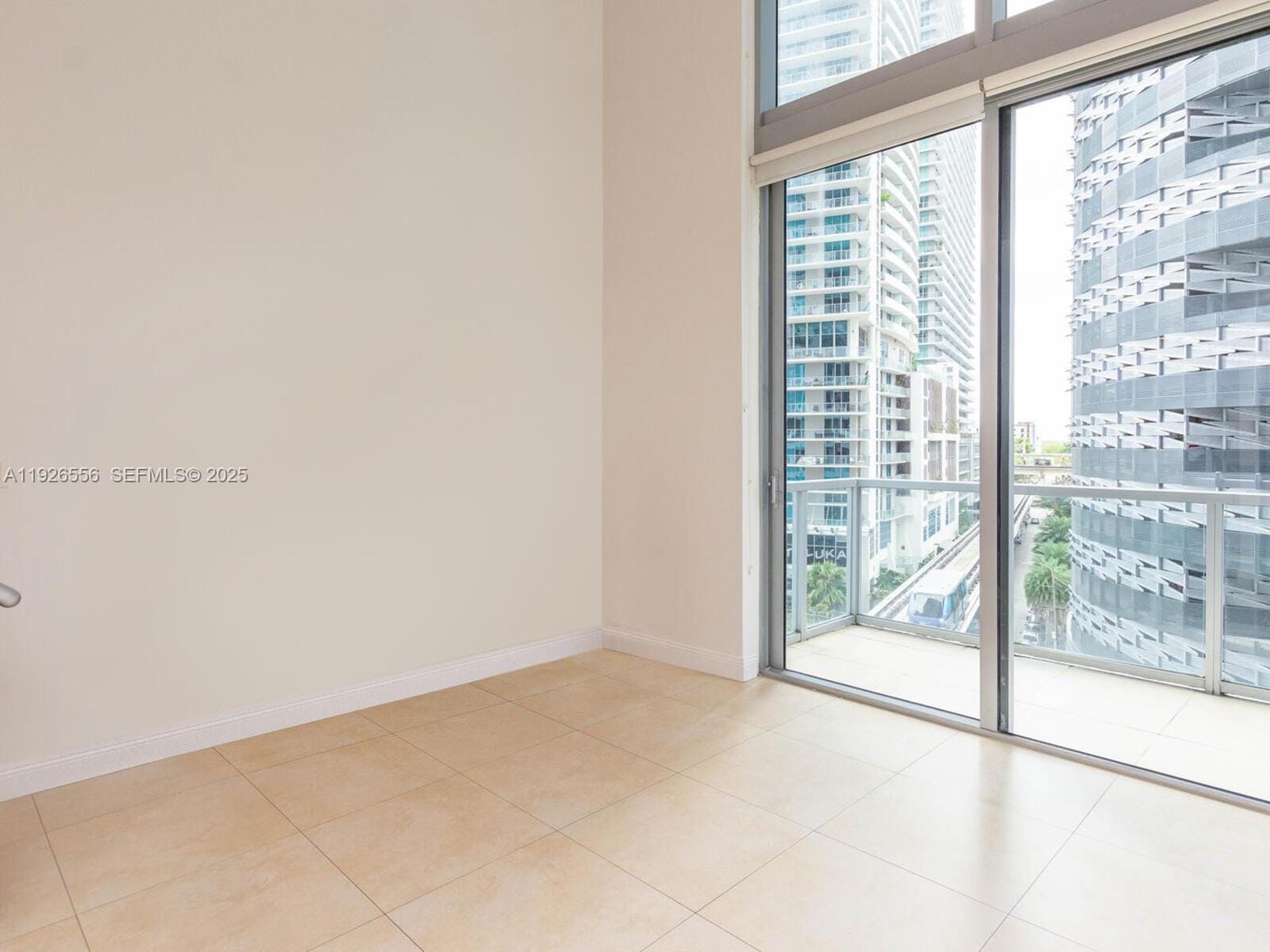 1050 Brickell Avenue 606 — photo 8