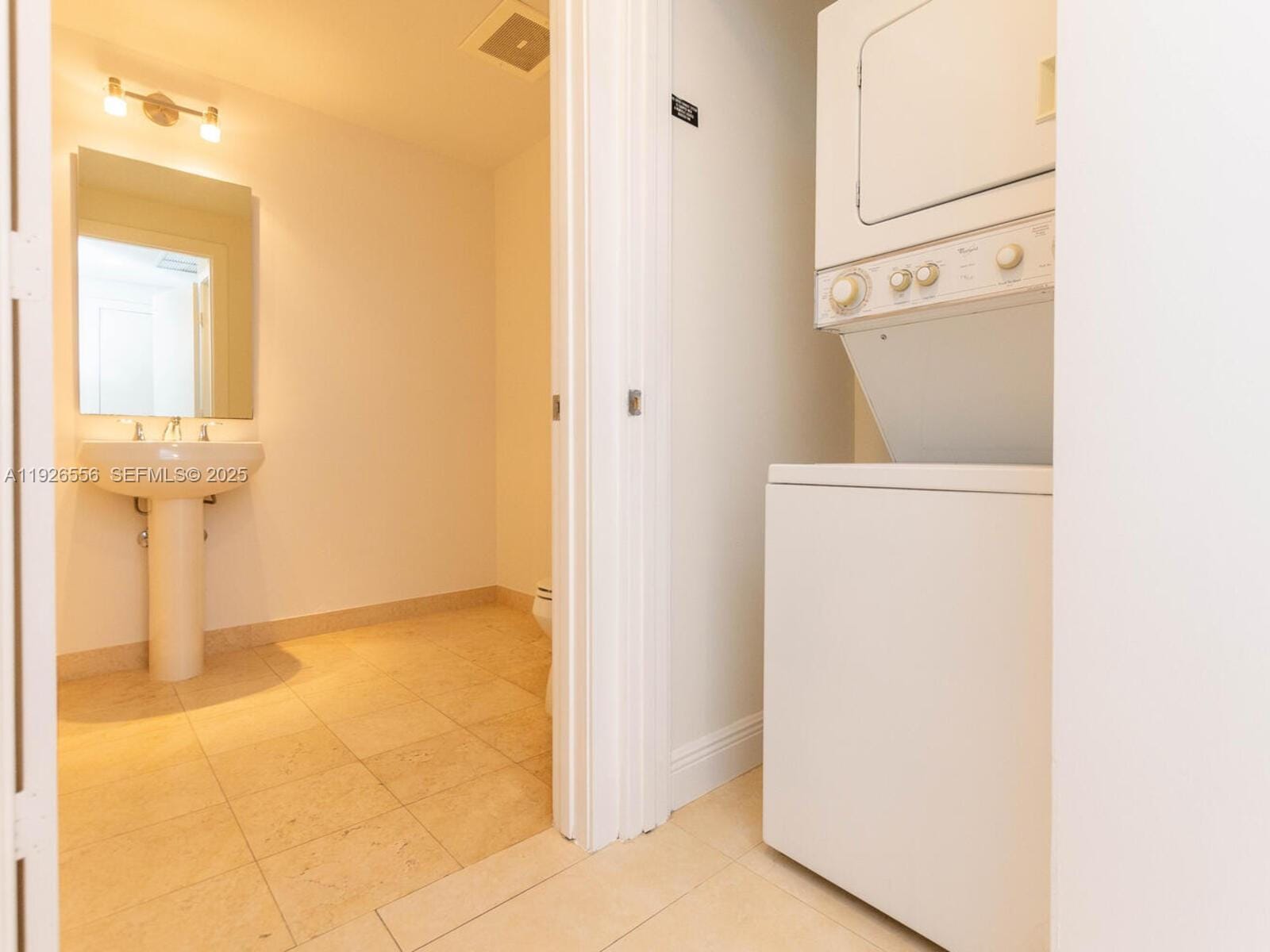 1050 Brickell Avenue 606 — photo 9