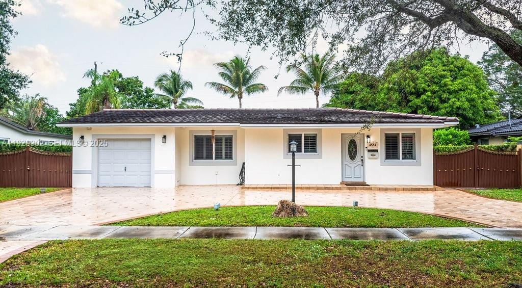 3 bedroom home for sale at 6541 Lake Como, Miami Lakes, FL 33014 — $799,900