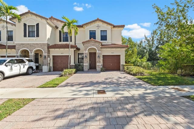 8615 NW 98th Avenue, Doral, FL 33178