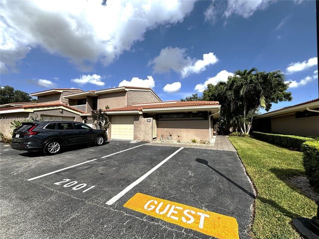 2001 S Saint Andrews Road 121, Hollywood, FL 33021