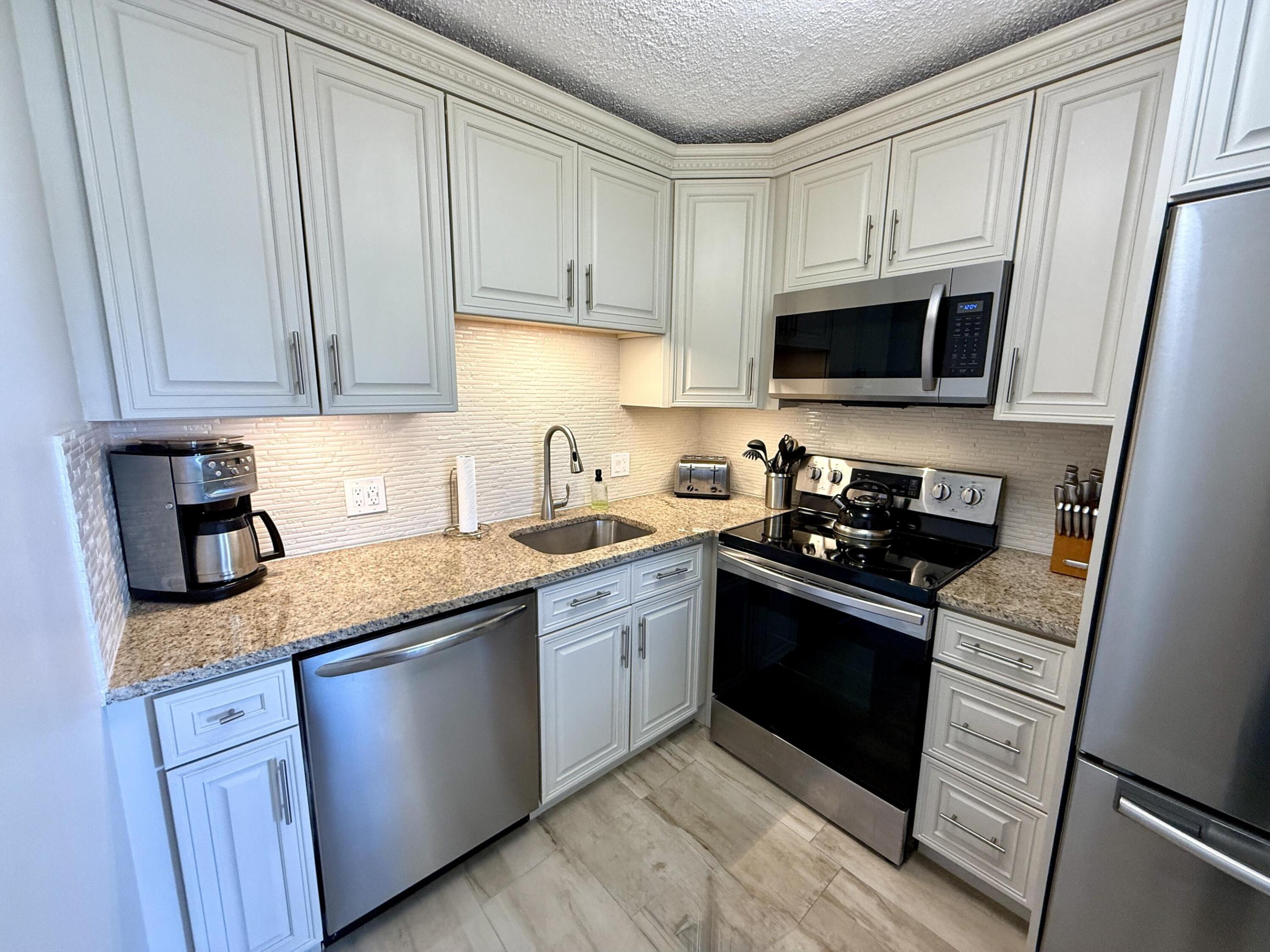 359 Oakridge T — photo 2