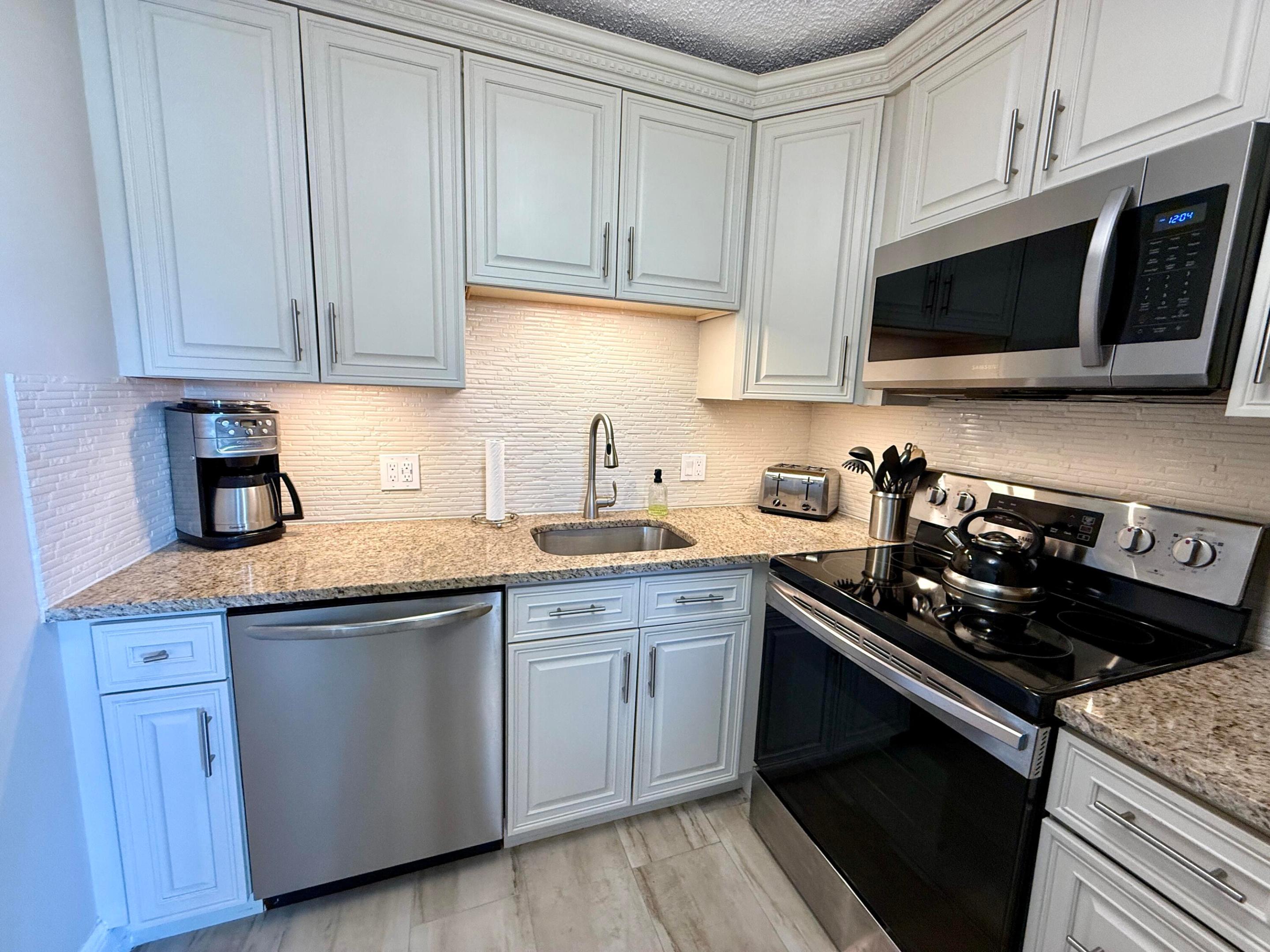 359 Oakridge T — photo 4