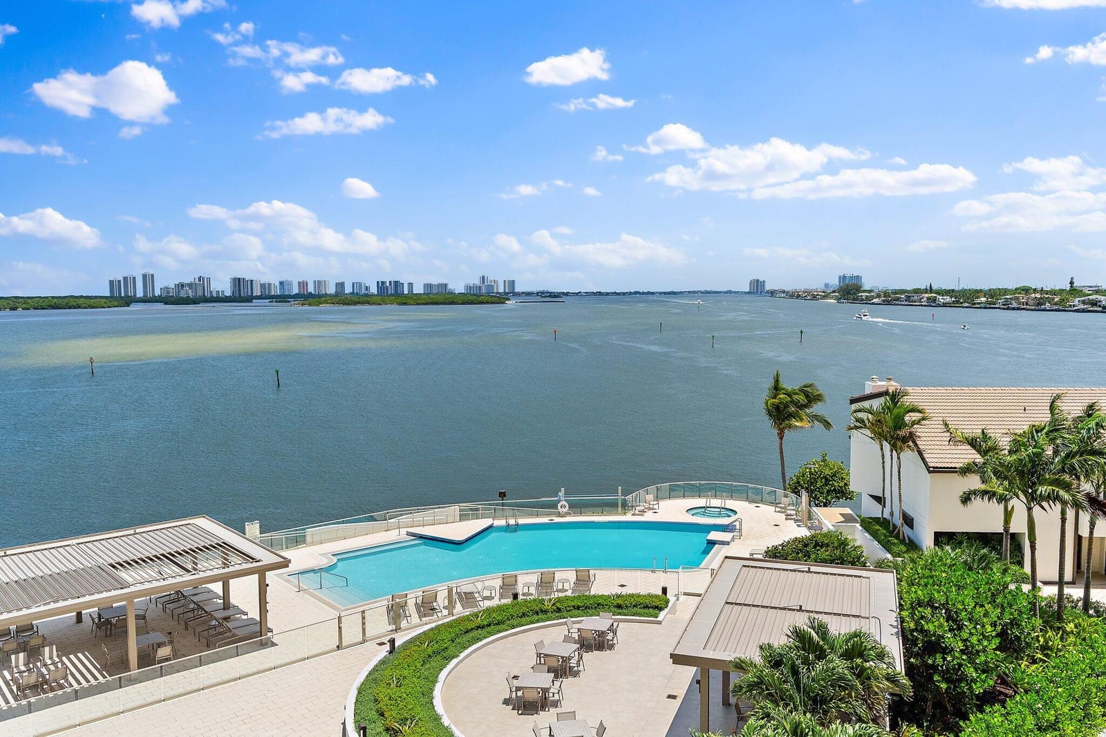 100 Lakeshore Drive 457 — photo 2