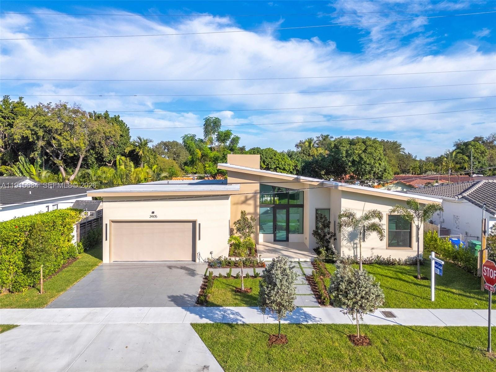 3905 SW 5th Street — photo 2