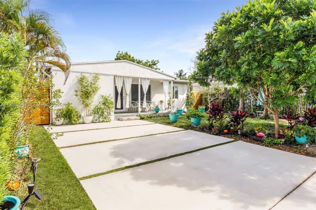 5300 NW 1st Avenue, sold in North Andrews Terrace Fir, Fort Lauderdale, FL