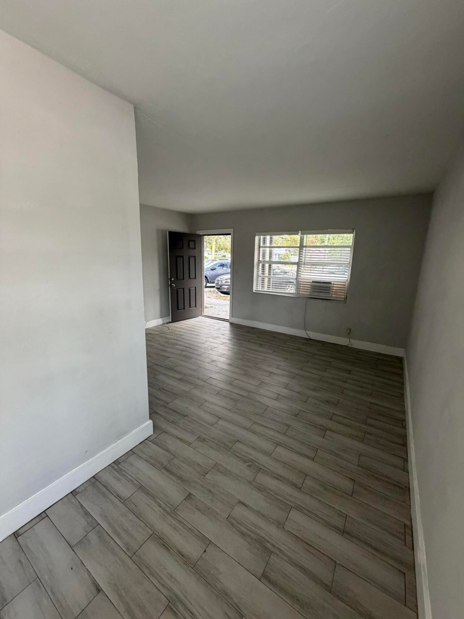 2722 Poinsettia Avenue 16 — photo 2