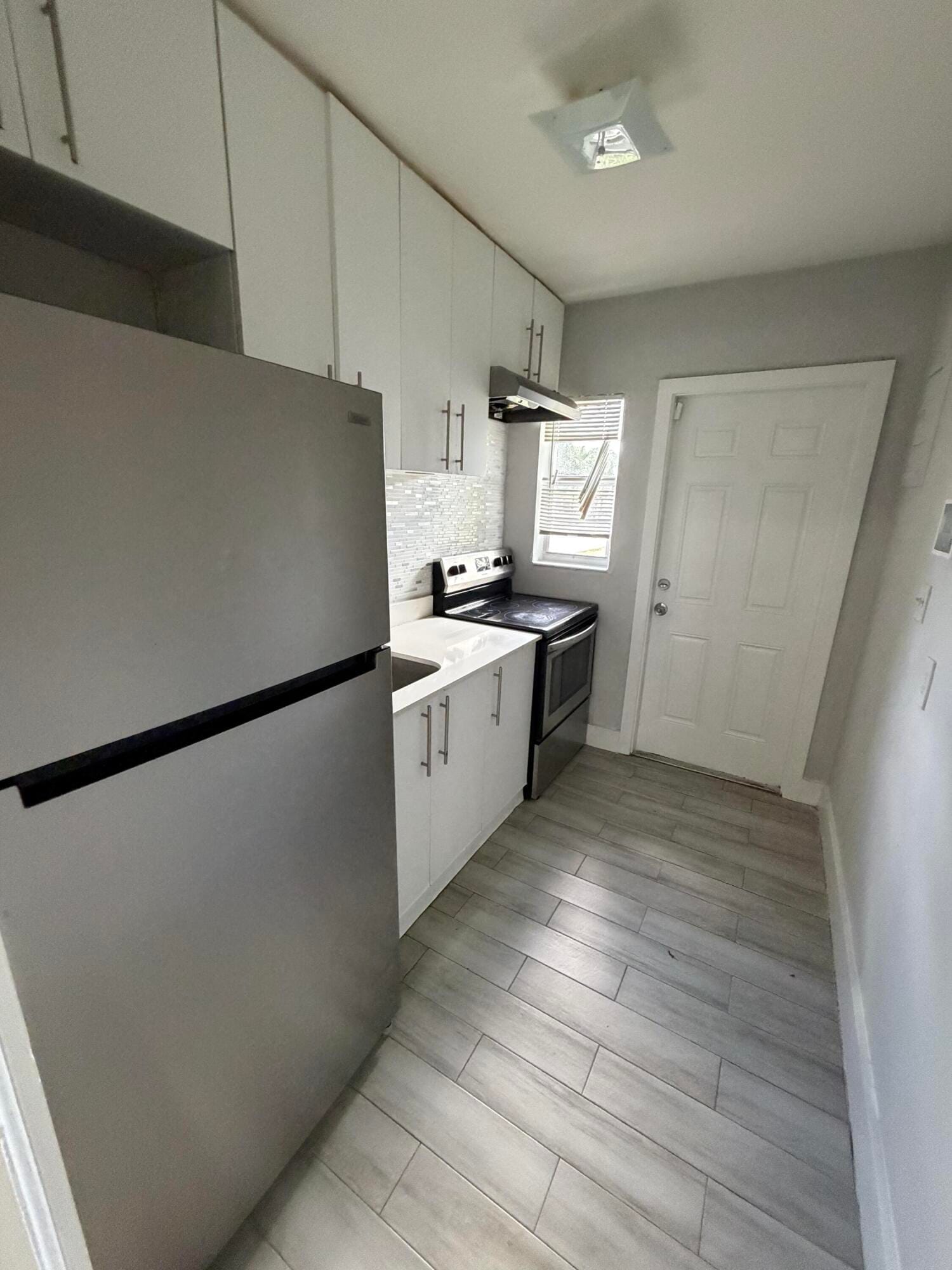 2722 Poinsettia Avenue 16 — photo 4