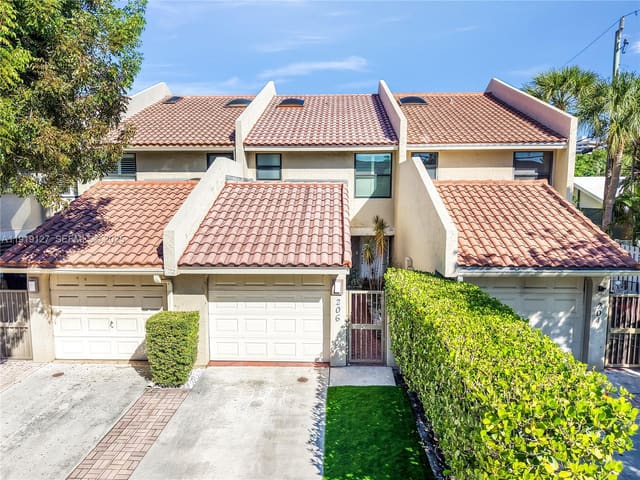 206 Washingtonia Avenue, sold in Lauderdale By The Sea, Lauderdale By The Sea, FL
