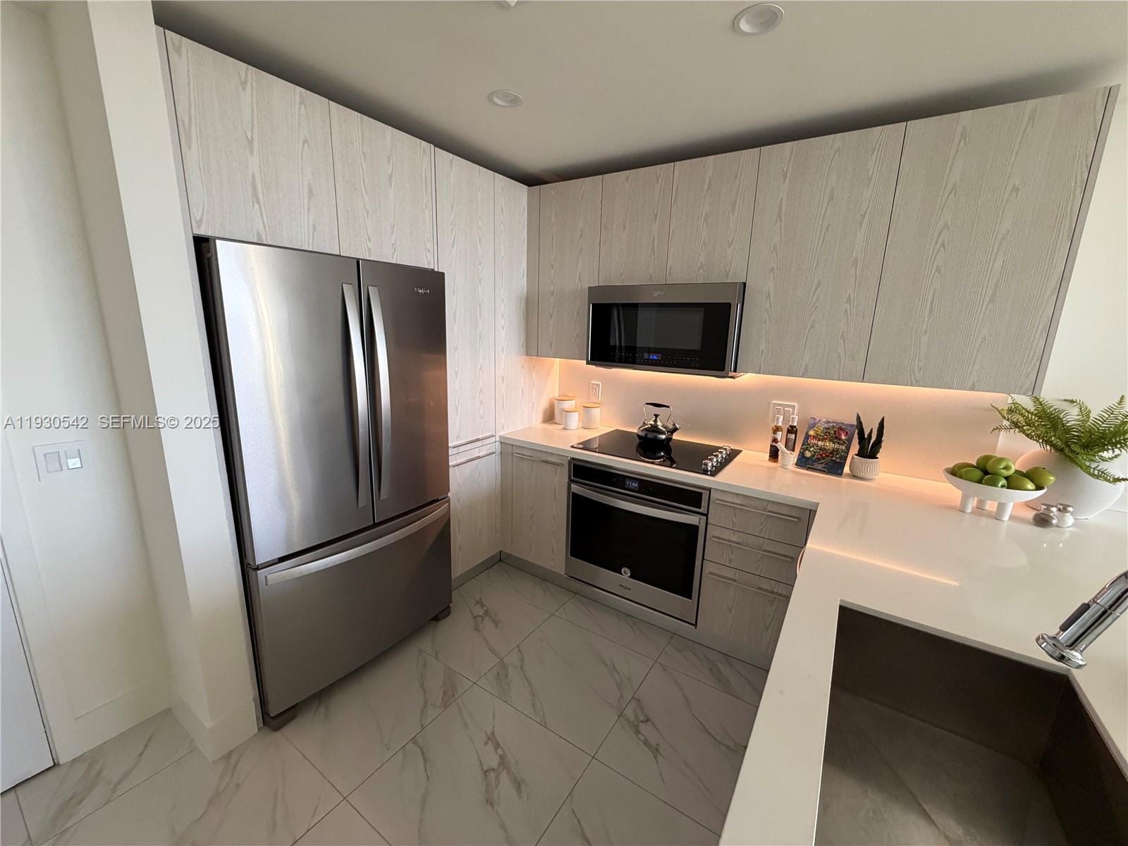 2000 Metropica Way 2108 — photo 2