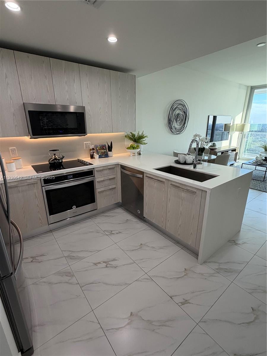 2000 Metropica Way 2108 — photo 3