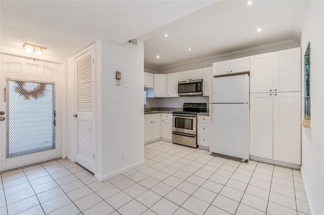 8940 S Hollybrook Boulevard 307, Pembroke Pines, FL 33025