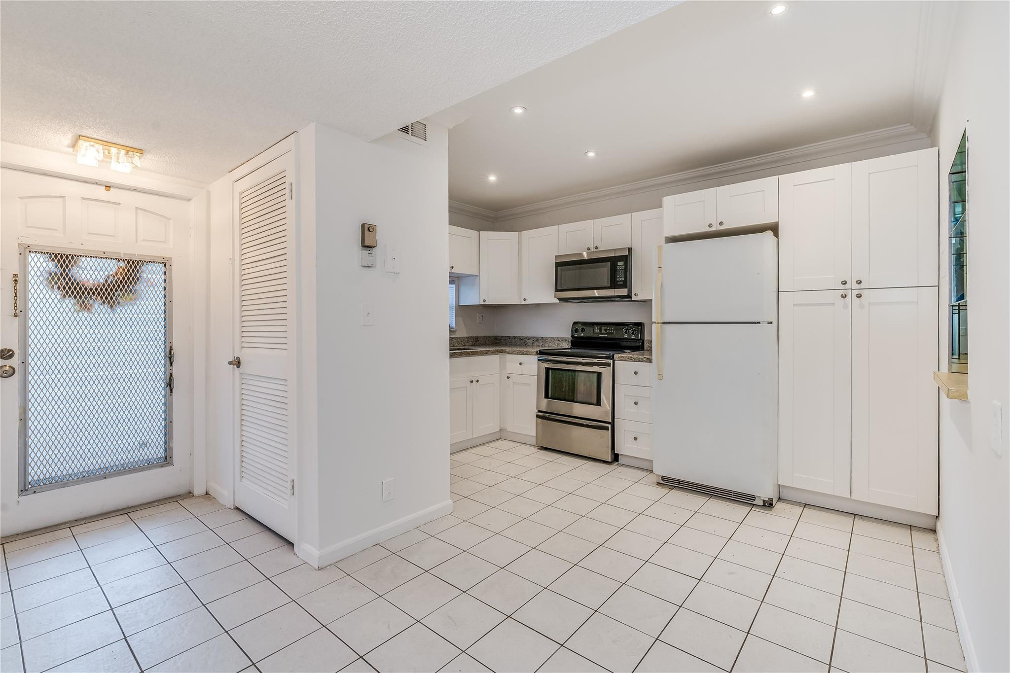 8940 S Hollybrook Boulevard 307, Pembroke Pines, FL 33025, Pembroke Pines