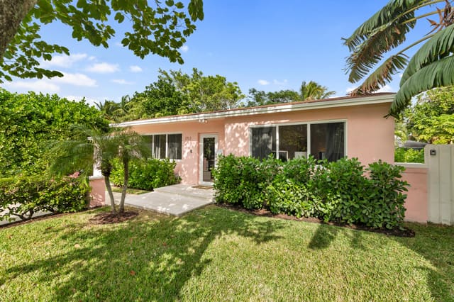 353 Gregory Road, sold in Homewood, West Palm Beach, FL