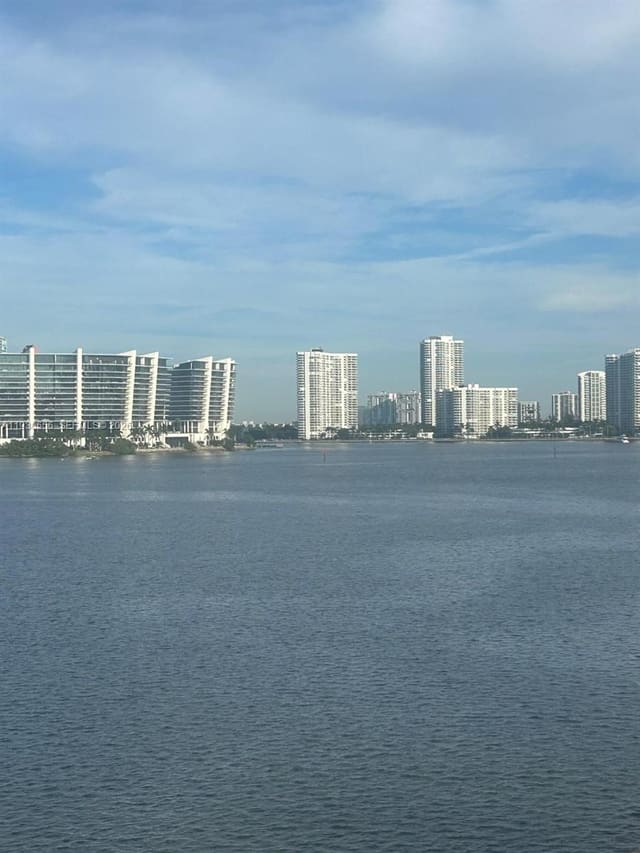 251 174th Street 418, sold in Winston Towers 200, Sunny Isles Beach, FL