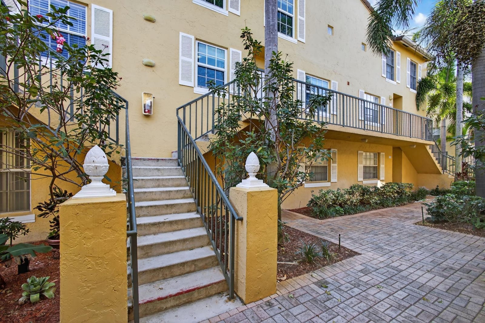 1040 Lake Shore Drive 203, Lake Park, FL 33403