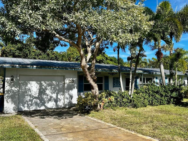 1661 SE 14th Street, sold in Sarita Addition To Broadway Section, Stuart, FL