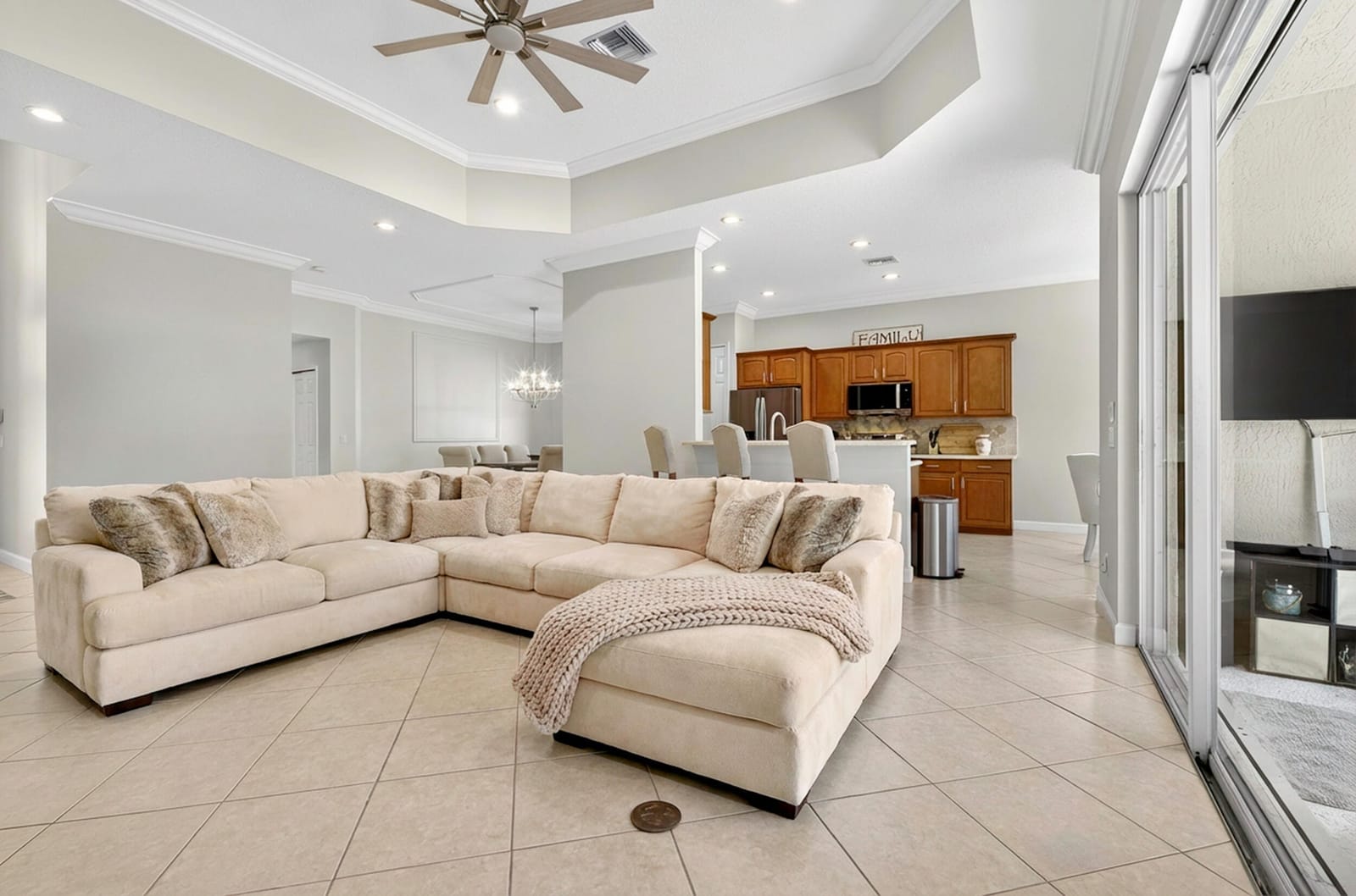7613 Greenbrier Circle, Port St. Lucie, FL 34986 photo 9