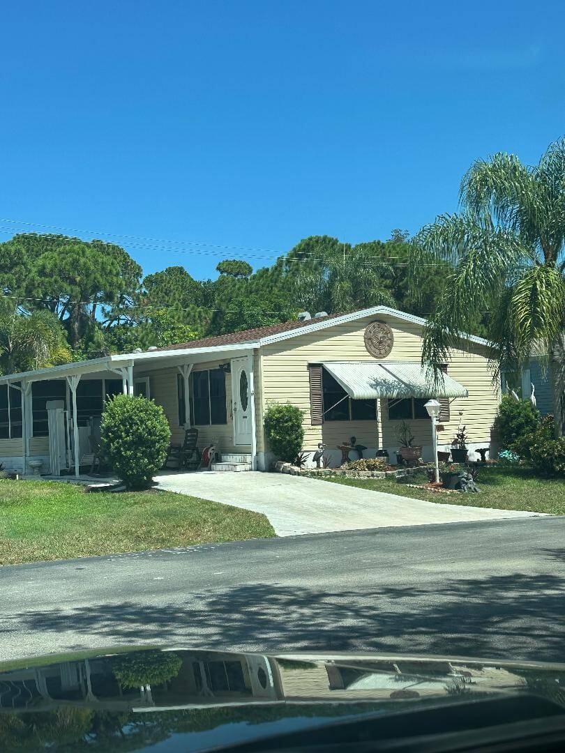 456 Tropical Isles Circle — photo 1